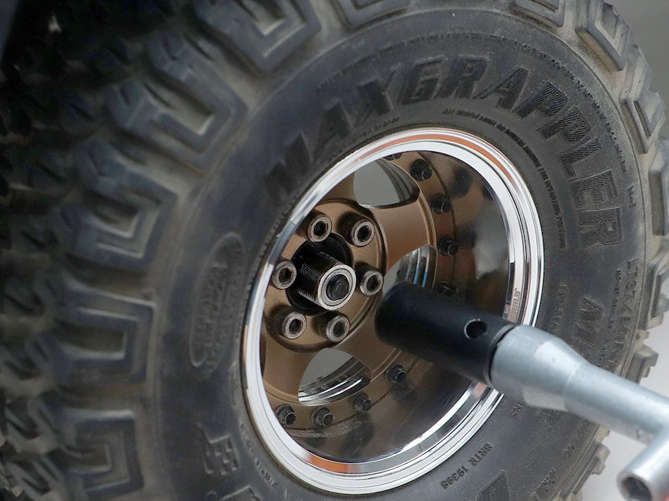 ของแต่งล้อ BRPB-VSXS : Boom Racing ฝาครอบดุมล้อกลางแบบสเกล รุ่น VSX สำหรับฮับล้อ XT6 (สีเงิน) - Image 2
