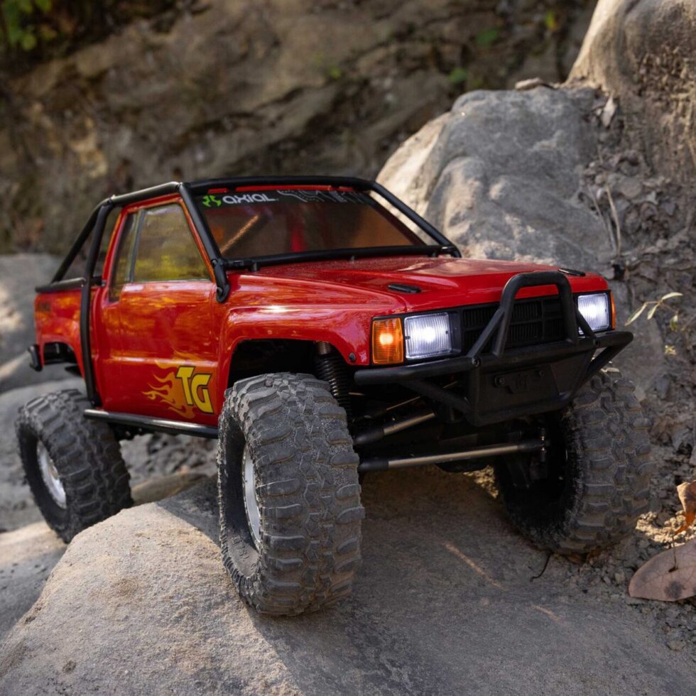 รถสเกลพร้อมเล่น AXI-2062T2 : AXIAL รถสเกล 1/10 SCX10 III 1987 Toyota SR5 4x4 RTR (มอเตอร์ Brushed) สีแดง