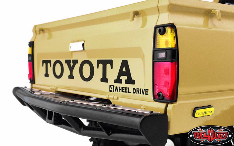 โลโก้ VVV-C0293 : CC Hand แผ่นโลหะตกแต่งด้านท้ายสไตล์ Vintage สำหรับ RC4WD 1982 Toyota Pickup / Mojave II สีดำ - Image 2